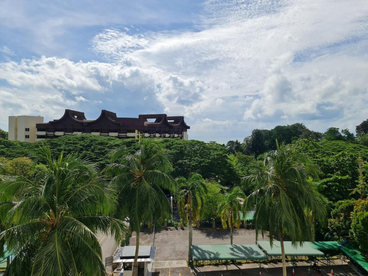 Sri Sayang Home Stay Джорджтаун Экстерьер фото
